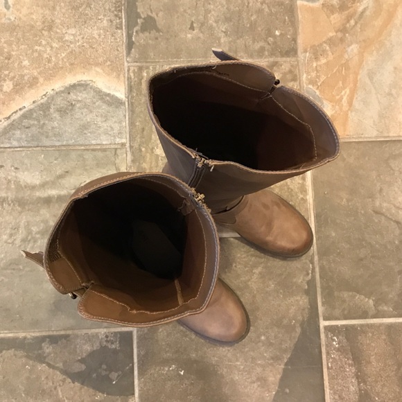 Wide-calf knee-high boots - Picture 5 of 6